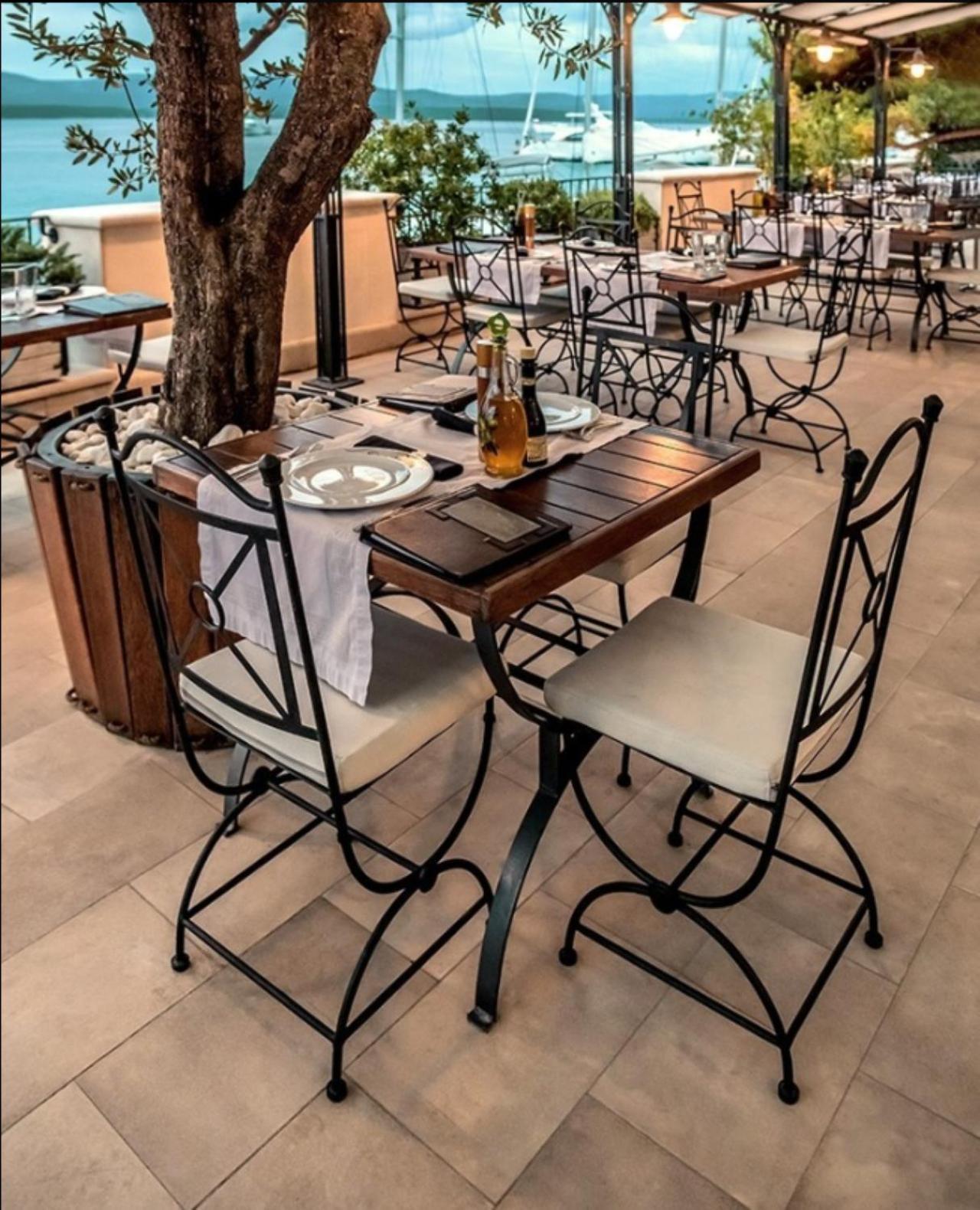 Newly Renovated Hotel Kastil Bol Exterior photo