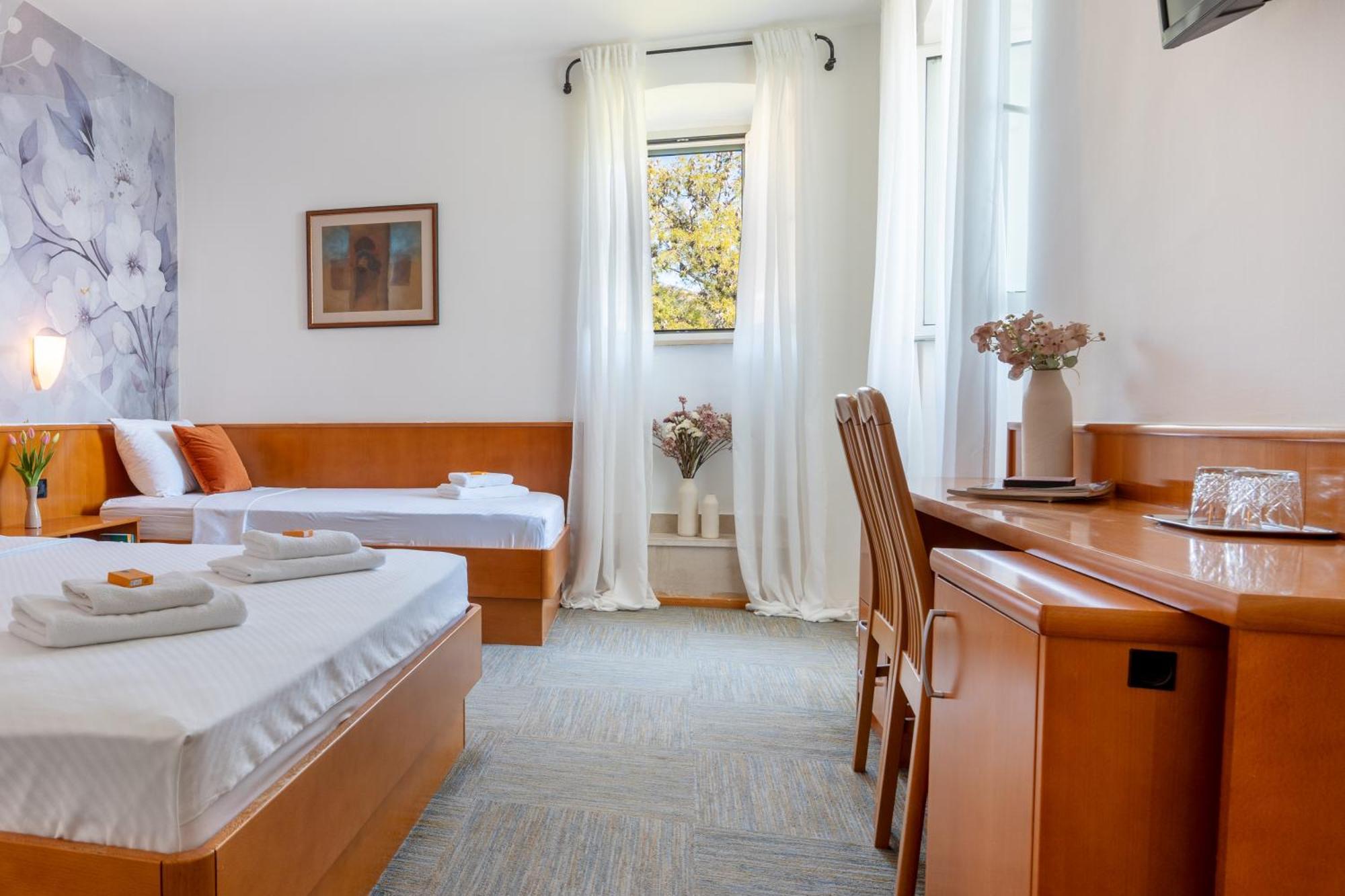 Newly Renovated Hotel Kastil Bol Room photo