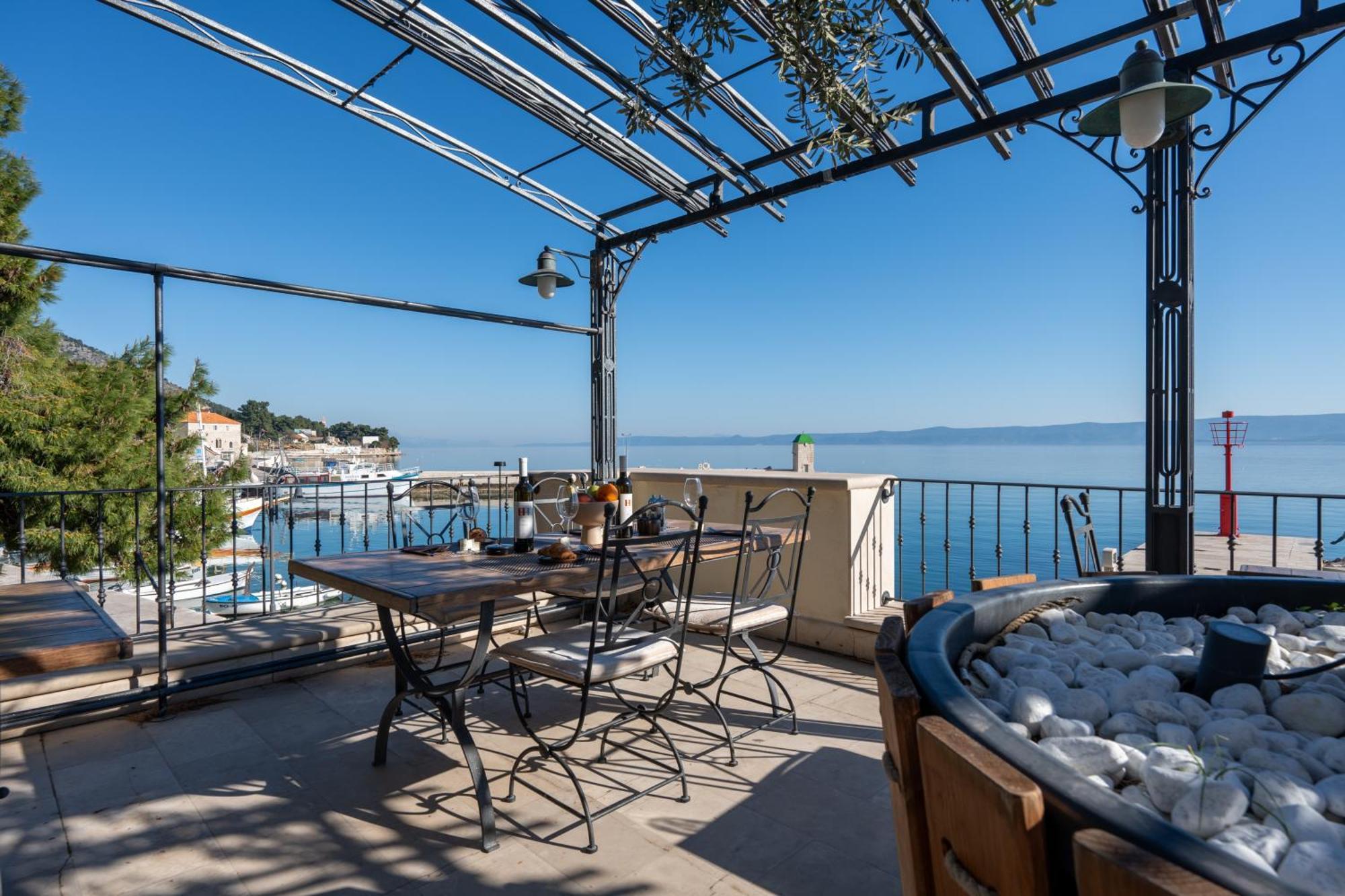 Newly Renovated Hotel Kastil Bol Exterior photo