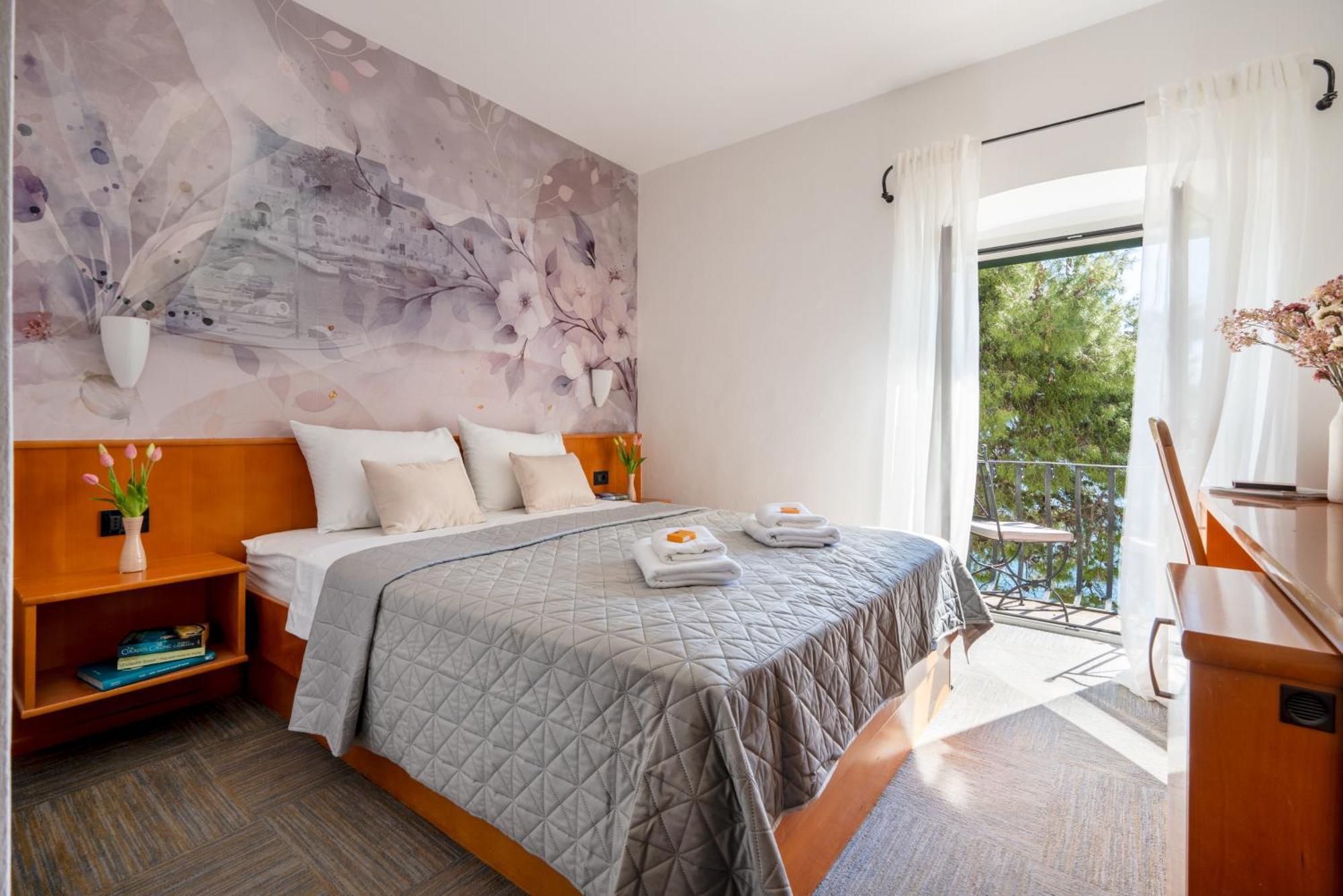 Newly Renovated Hotel Kastil Bol Exterior photo
