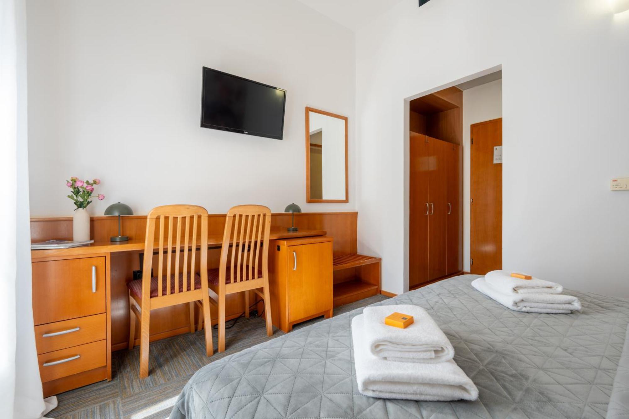 Newly Renovated Hotel Kastil Bol Room photo