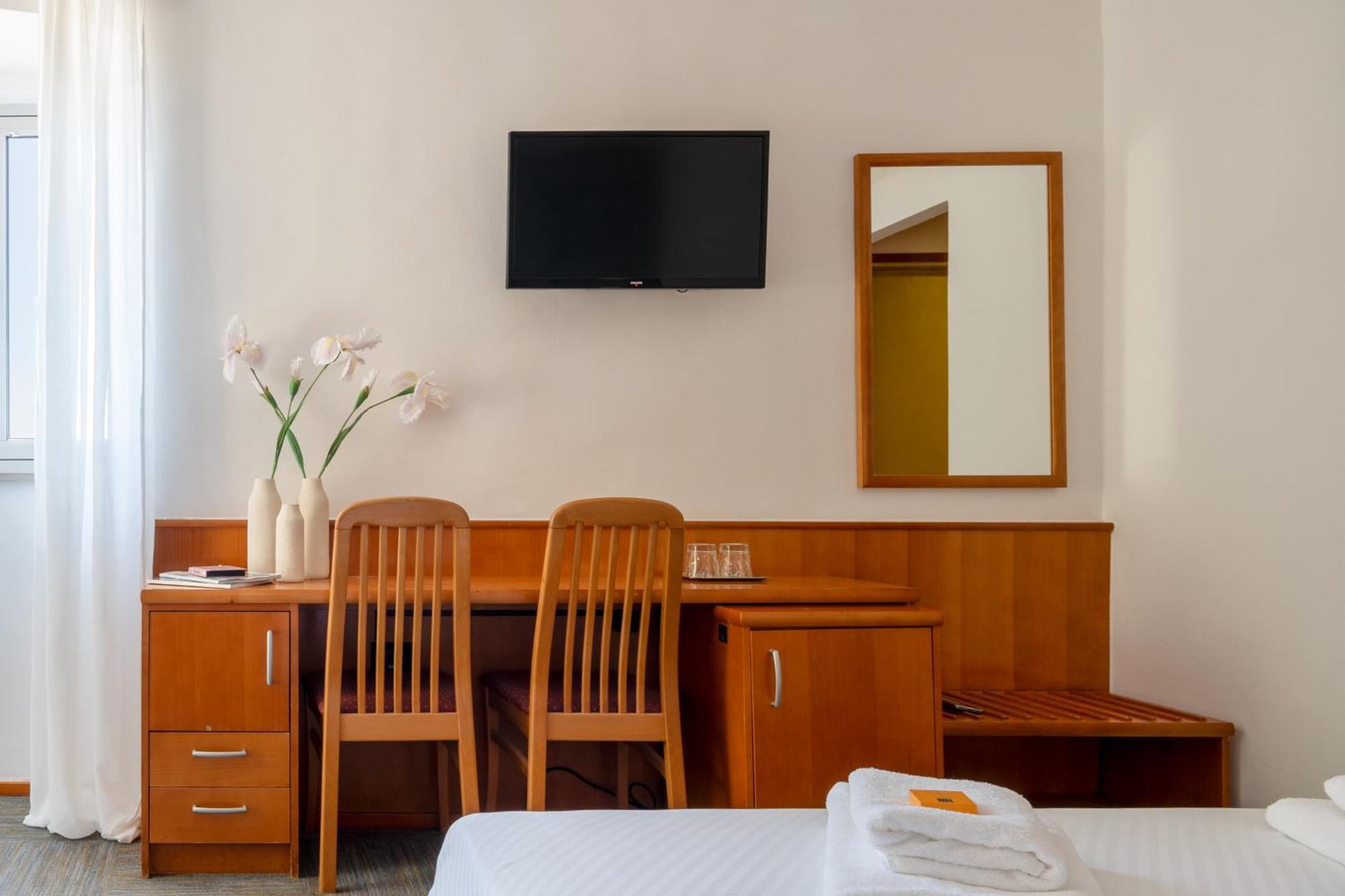 Newly Renovated Hotel Kastil Bol Exterior photo