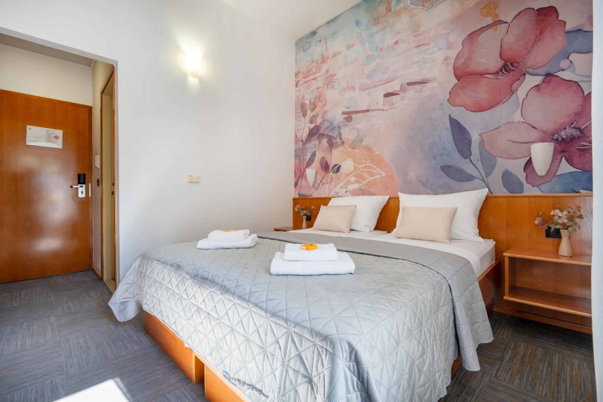 Newly Renovated Hotel Kastil Bol Room photo