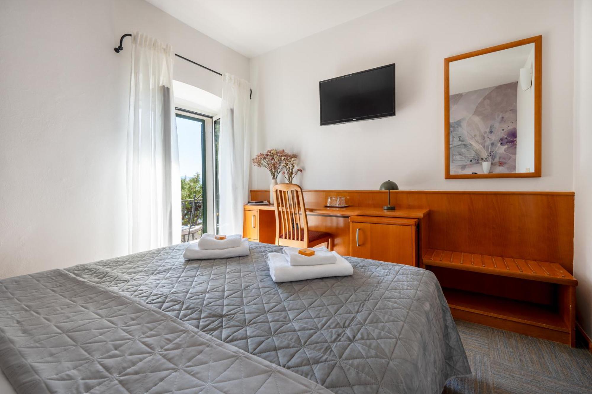 Newly Renovated Hotel Kastil Bol Exterior photo