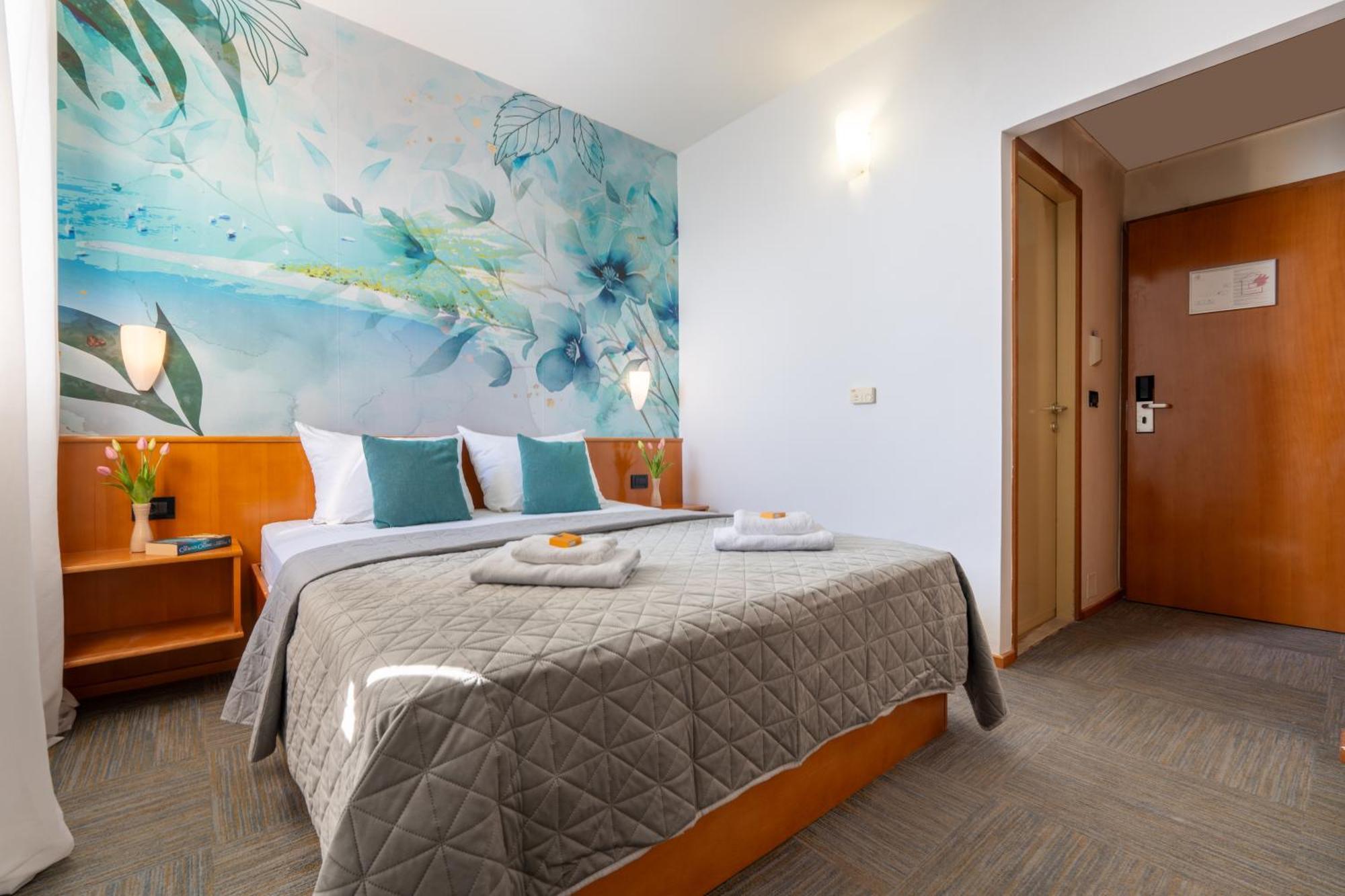 Newly Renovated Hotel Kastil Bol Exterior photo