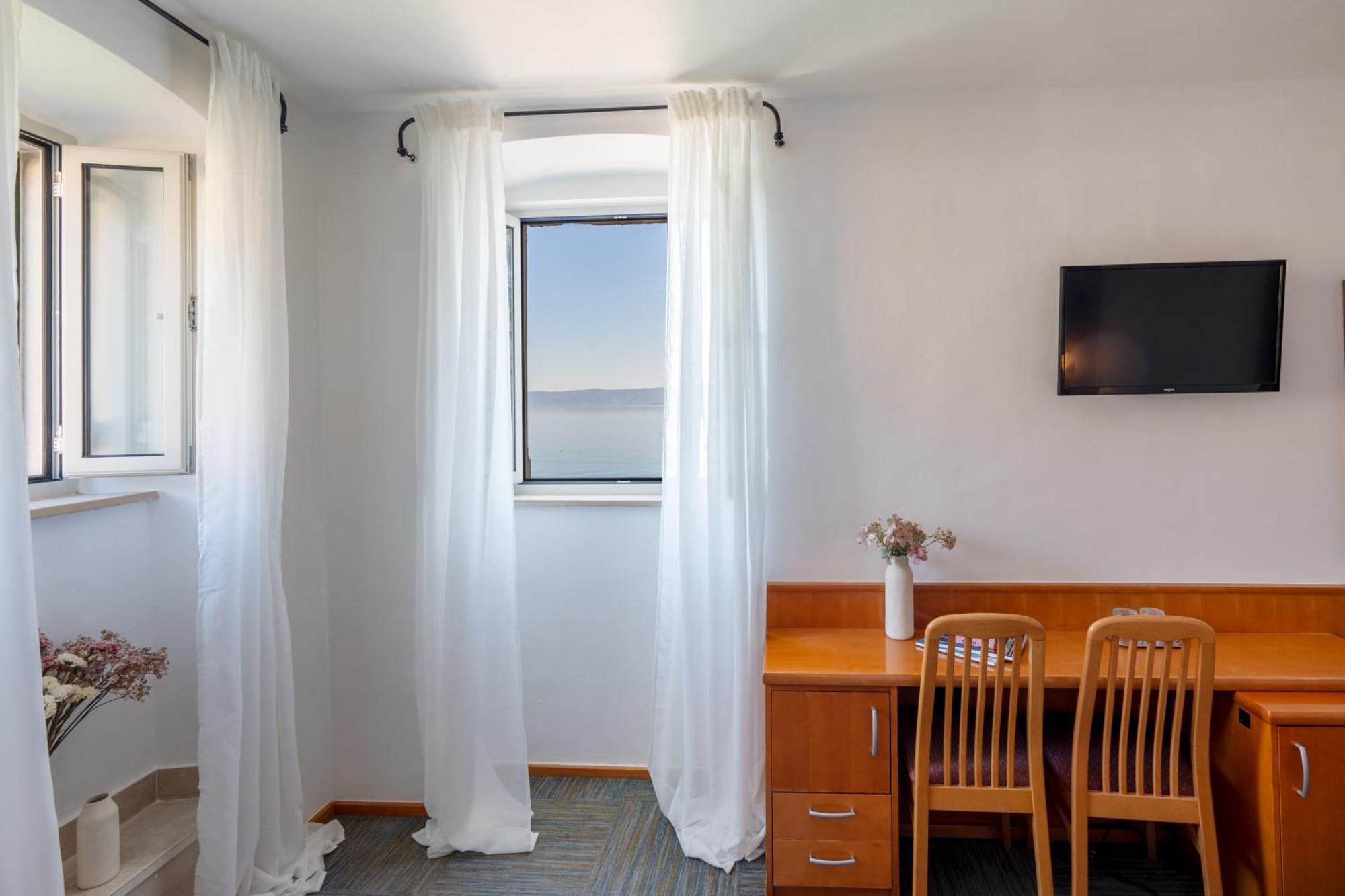 Newly Renovated Hotel Kastil Bol Exterior photo