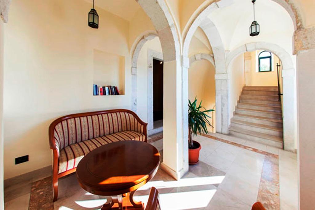 Newly Renovated Hotel Kastil Bol Exterior photo