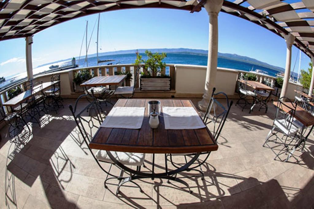 Newly Renovated Hotel Kastil Bol Exterior photo