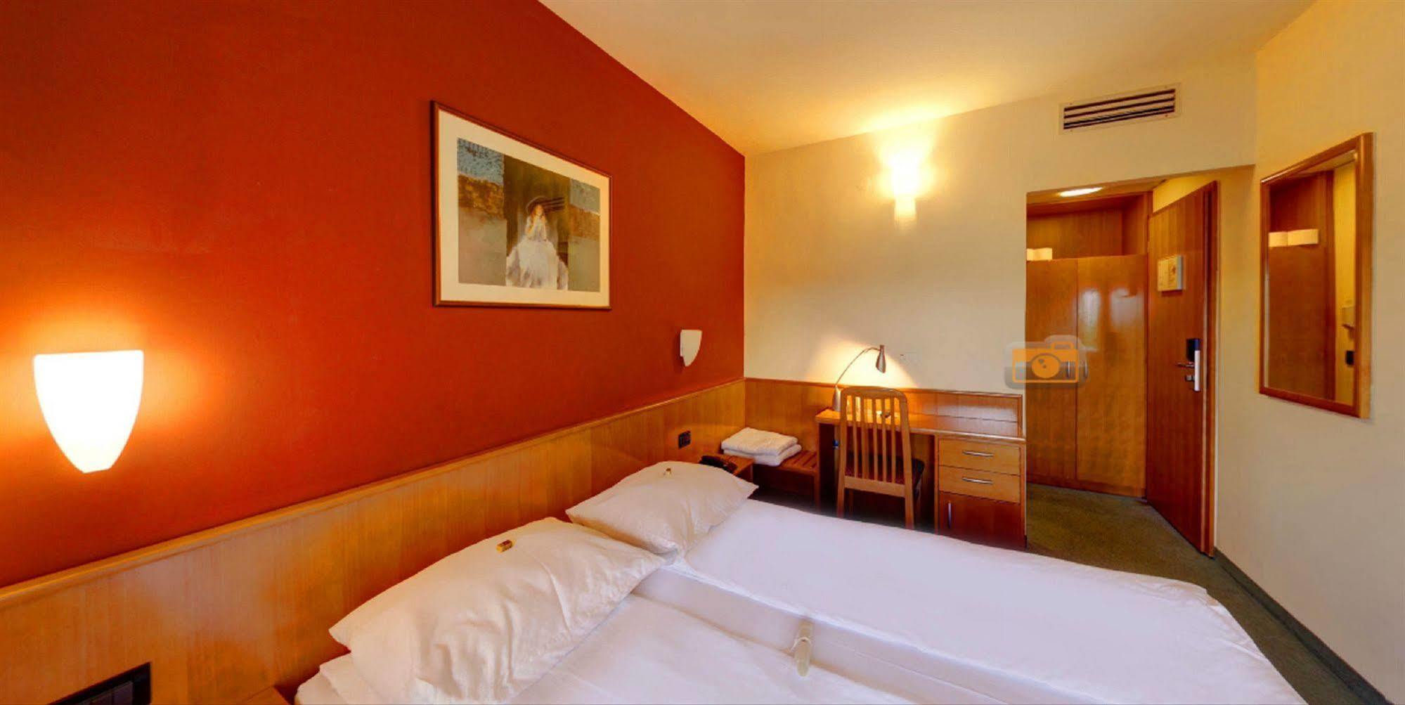 Newly Renovated Hotel Kastil Bol Exterior photo